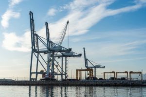 Servicios Integrales 50 Imagen de unas gruas en el puerto maritimo